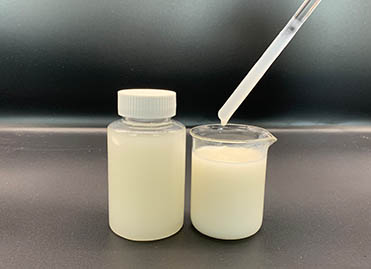 Polyacrylamidemulsion (fl&uuml;ssiges PAM) f&uuml;r eine einfache Dosierung in Abwasseraufbereitungsanlagen